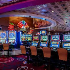 Antarmuka aplikasi oritogel menampilkan permainan slot dan turnamen